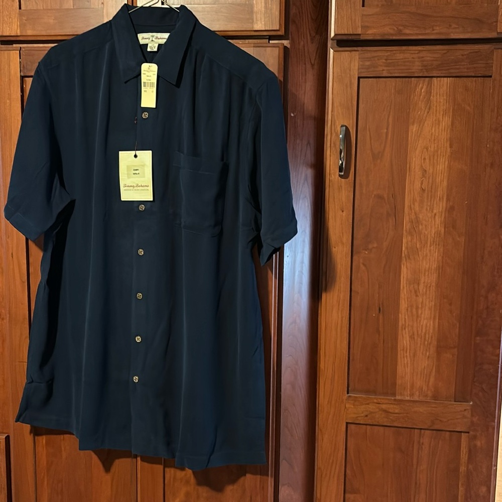 Men’s Tommy Bahama silk size LT navy blue button down short sleeve shirt.